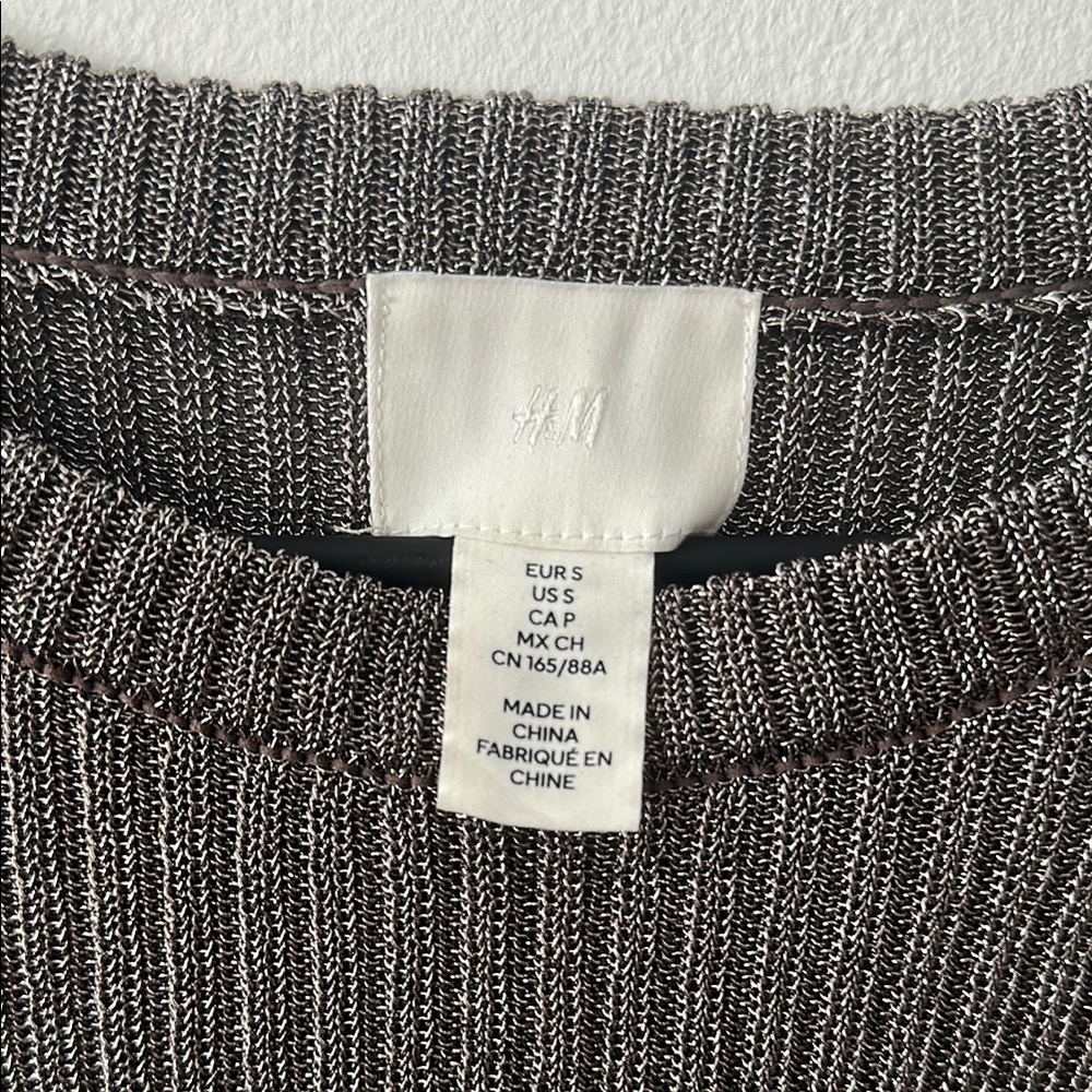 H&M Gray Ribbed Fitted Tee - Picture 2 of 3